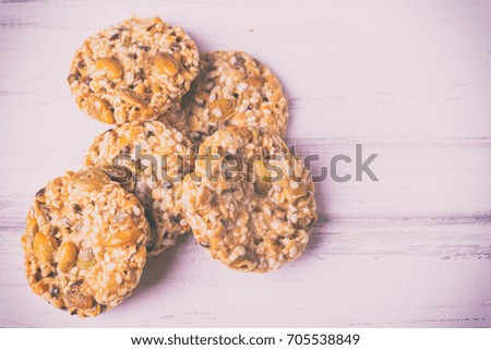 Biscuits with sesame seeds