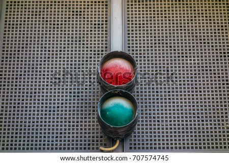 traffic light with colors green and red