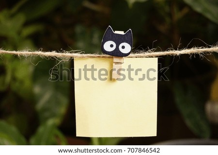 Plain note paper hanging on rope