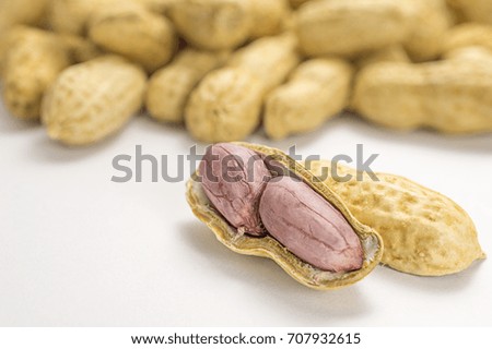 close up picture of boiled peanuts open shell show seed in side ready to eat 