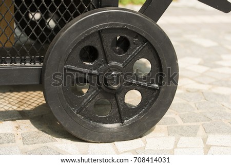 Close up: Wheel of Trolley
