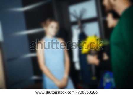  Blurred background photographing people at a party