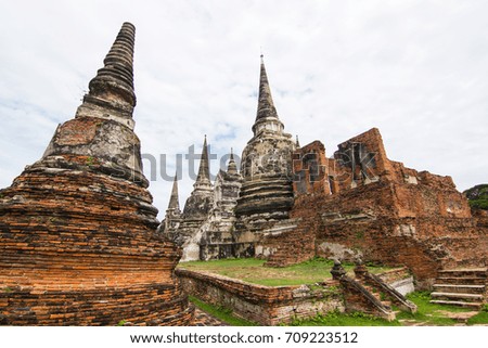 The three Chedis of Wat Phra Si Sanphet Ayutthaya, Historical Park  has been considered a World Heritage Site on December 13th 2534 in the historic city of Ayutthaya. is a tourist destination.
