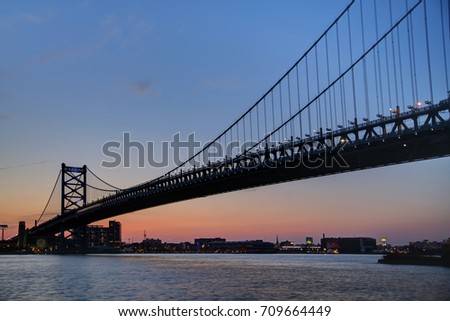 Ben Franklin bridge and Philadelphia skyline with
	clear blue skies