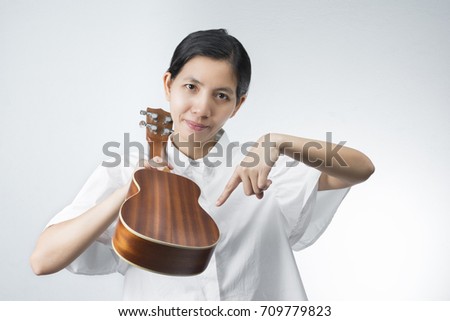 Photos of Thai women Invite to join music. By pointing to the instrument she holds. It is a waste of time.