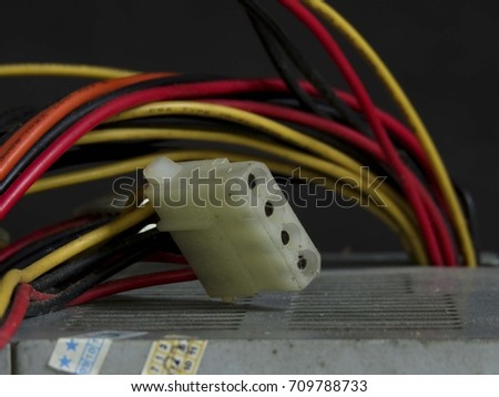 Power cord with connector,Electricity is a device that sends electrical energy from one place to another by electricity. It conducts electric power through wires to electrical appliances.