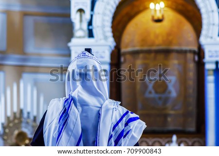 The Jew prays in the synagogue Royalty-Free Stock Photo #709900843