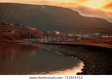 Wallpaper norway landscape nature of the mountains of Spitsbergen Longyearbyen Svalbard building city on a polar day with arctic summer in the sunset 