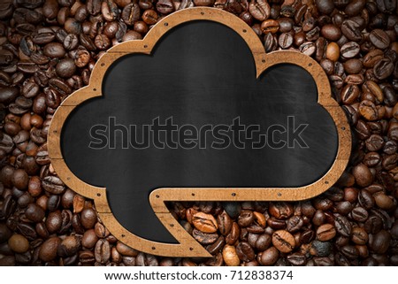 Empty blackboard in the shape of a speech bubble (cloud) on a background with roasted coffee beans