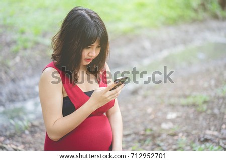 Pregnant women viewing images of child mobile phone