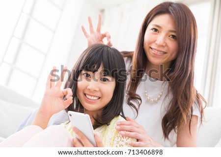  asian parent and daughter,smart phone