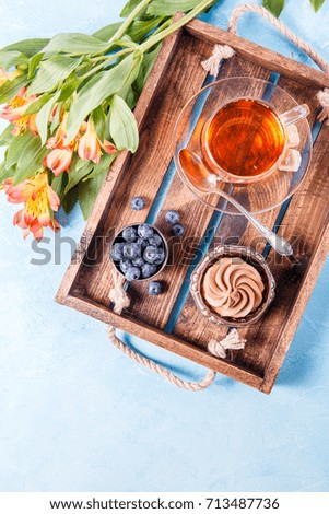 Photo on top of cake with blueberries, cup