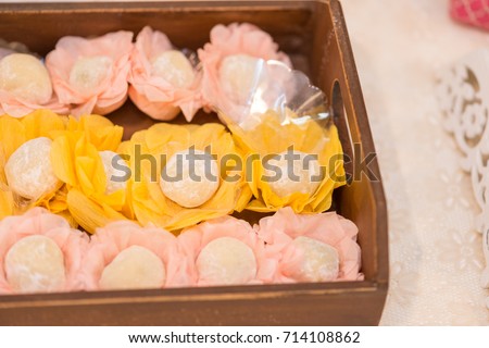 From top picture of brazilian beijinho with coconut for woman party