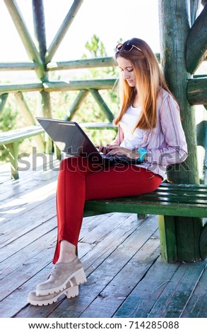 mobile working business woma
