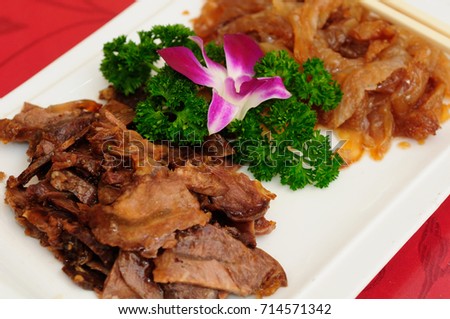 Beef sliced with jellyfish.
It is a very usual front disk in China.