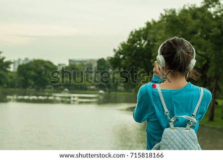 Hipster woman wearing a white headset who taking a photo.