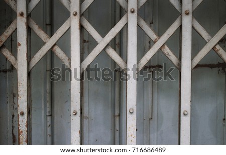 Rusty Steel Door Stretch 