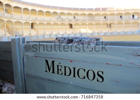 Sing "Medicos" in bulfighting arena