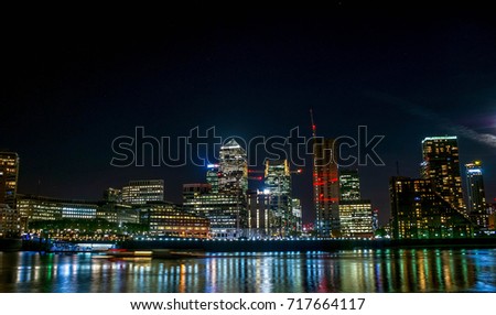 London Cityscape Canary Wharf Bright Vibrant Bank Central Business District United Kingdom Night Moon Light