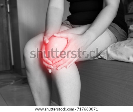 women has inflammation and swelling cause a pain the sore knee, sport physical injuries when working out.