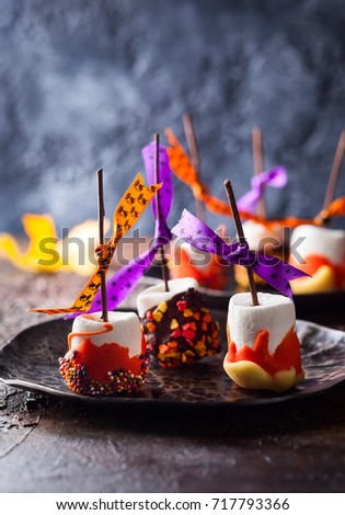 Dipped Marshmallow Pops for Halloween