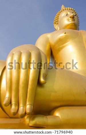 big hand golden buddha