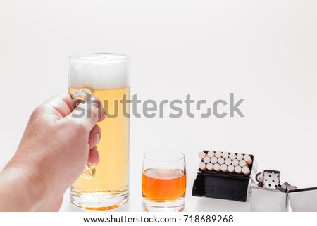 Alcoholic takes to the glass of beer, brandy and cigarettes