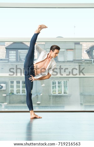 Male ballet dancer performance in the city
