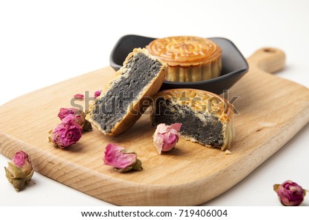 White background of the Mid Autumn Festival moon cakes, fresh delicious, Chinese traditional festivals