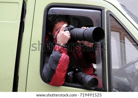 Paparazzo - Paparazzi - man taking pictures scoop - 