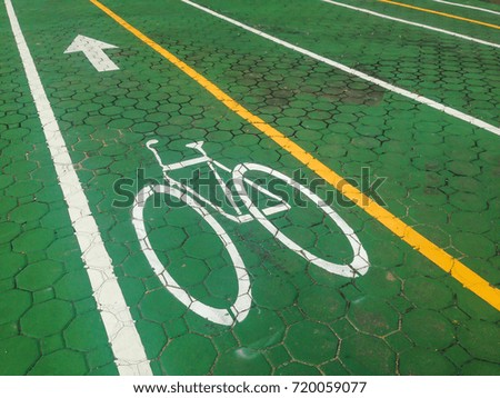 Green cycling race sign