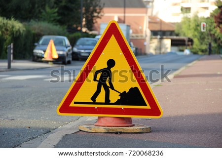 Caution : public works on the road