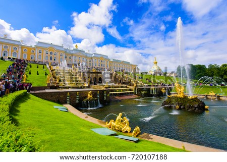 Peterhof Palace at St.Petersburg Royalty-Free Stock Photo #720107188