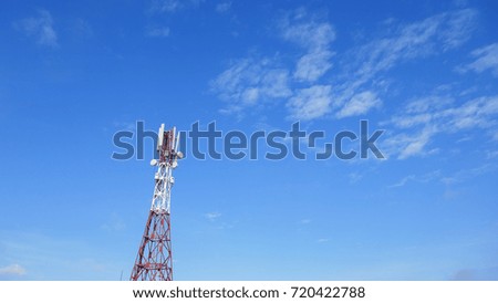 An antenna in blue sky with sunny day
