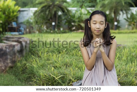 praying girl