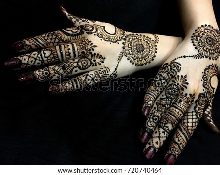 Beautiful bridal Mehendi Design on hands