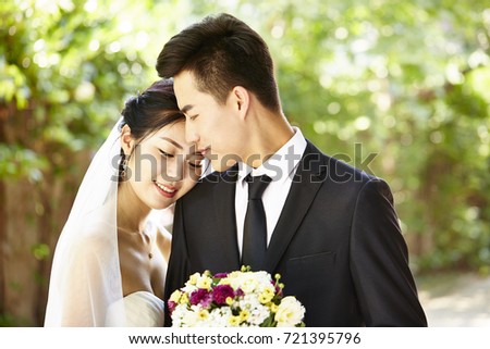 outdoor portrait of intimate wedding couple.
