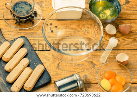 Photo savoyardi cookies on cutting board