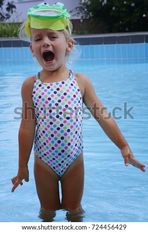 child in a swimming mask