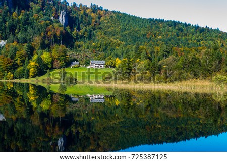 Autumn mirroring in a lake