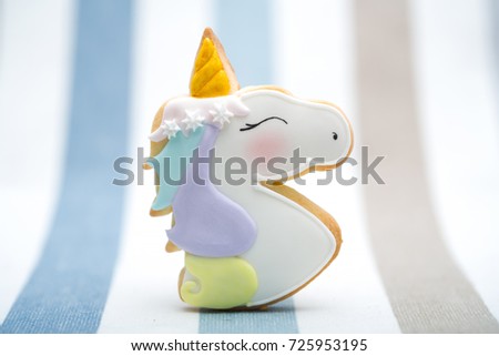 Wonderful Unicorn cookies to decorate parties or birthdays