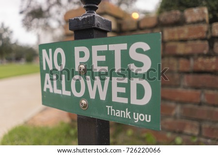 Green No Pets Allowed Sign Royalty-Free Stock Photo #726220066