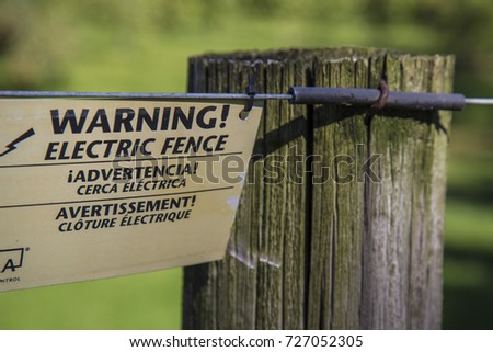 Warning electric fence sign