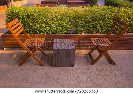 Wooden chairs and desks Royalty-Free Stock Photo #728265763