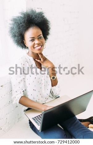 Young african american business woman using the laptop