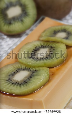 custard picture with kiwi slices
