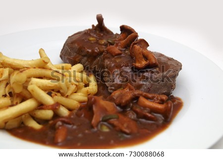 Beef fillet with chanterelles and finger noodles
