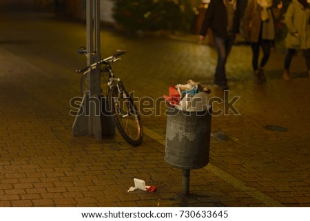 dustbin on the christmas market in speyer