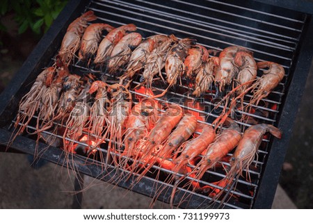 Grilled shrimps,many prawns on the grill.