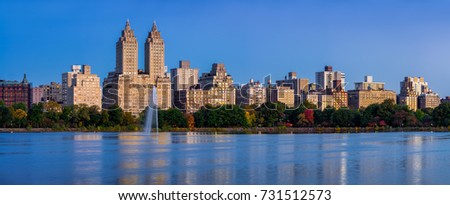 Central Park West and the Jacqueline Kennedy Onassis Reservoir at dawn (panoramic). Upper West Side, Manhattan, New York City